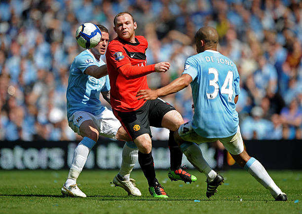 争抢高空球 争抢高空球