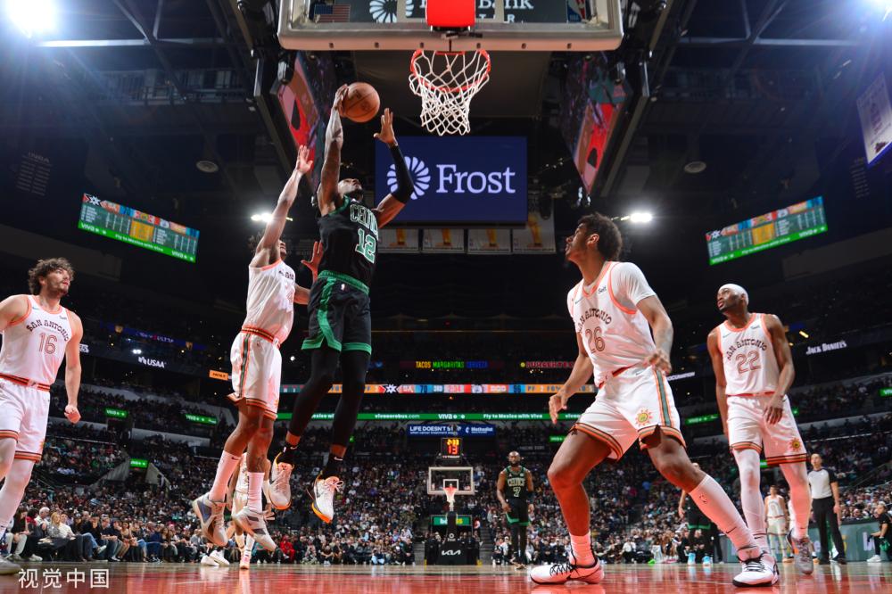 展现出了令 展现出了令